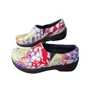 NWOT Klogs Colorful Women's Slip-On Shoes Clogs Multicolor Animal Print Rainbow